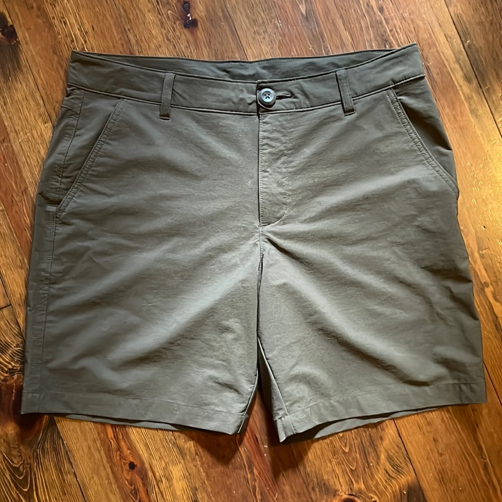 Columbia - Men - Khaki Shorts - Size 34